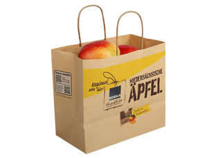 Freigestelltes Bild zeigt eine Papiertüte mit Äpfeln für die Handelsmarke EDEKA Heimatliebe